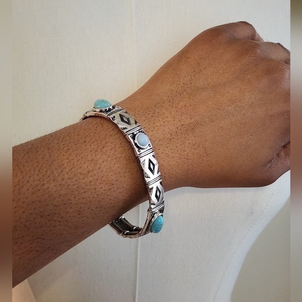 Southwester Stretch Silver Bracelet with Turquoise Highlights
